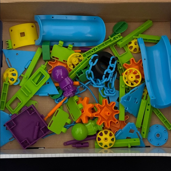 Learning Resources STEM Playground Engineering and Design Building Set - Picture 2 of 6